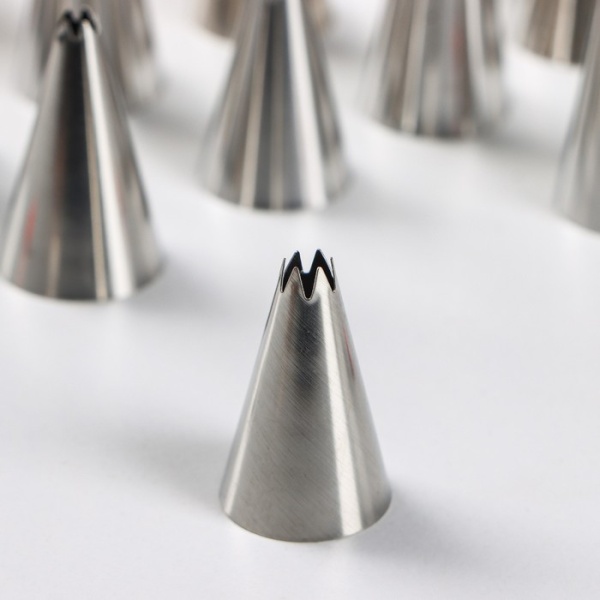 Набор насадок кондитерских Доляна, 24 шт, d=1,5 см, адаптер, насадки в ассортименте