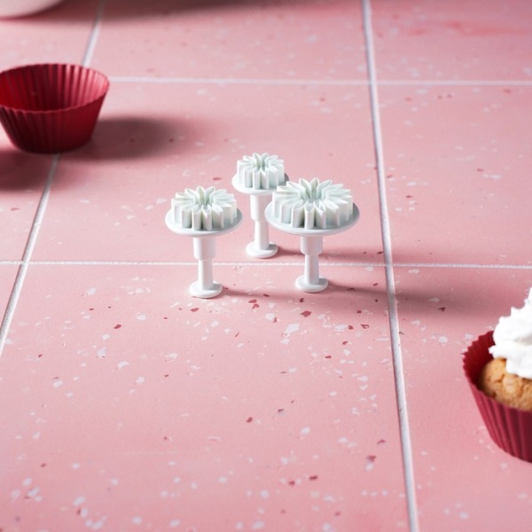 Набор плунжеров кондитерских Доляна «Герберы», 3 шт, размеры цветков: 5,5 см, 4 см, 2,5 см