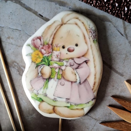 Пряник имбирный "Зайка с подарком", 10 см
