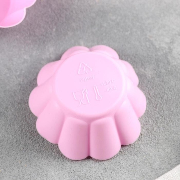 Набор форм для выпечки силиконовых Доляна «Ромашки», 6 шт, 7×3 см