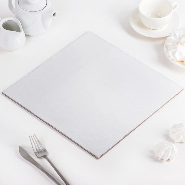 Подложка для торта квадратная, толщ. 2,0 мм, односторонняя белая 23*23 см