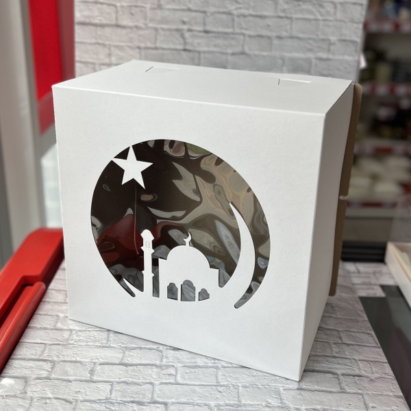 Коробка для торта МЕЧЕТЬ, белая с окном хром-эрзац 300*300*190 мм