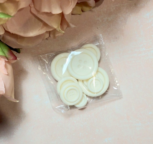 Фигурка из шоколадной глазури "Набор. Пуговицы", белый