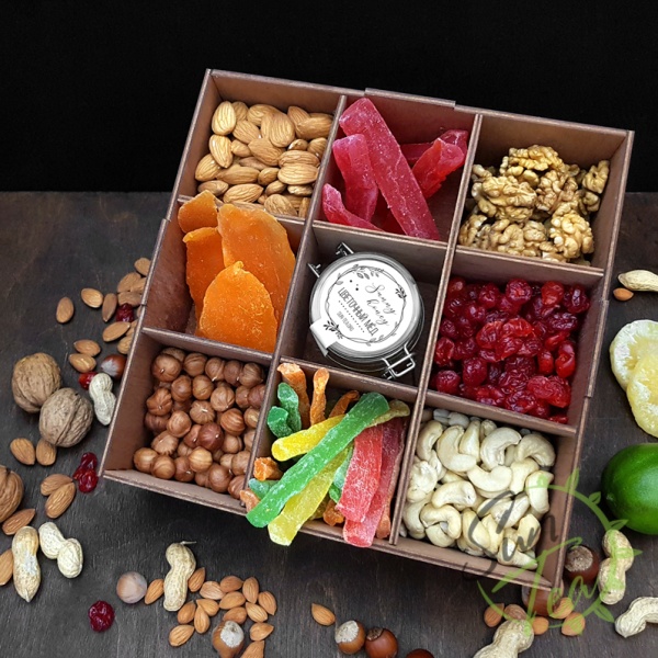 Коробка под ассорти сладостей с пластиковой крышкой 240*170*70 мм ( 6 ячеек), белая